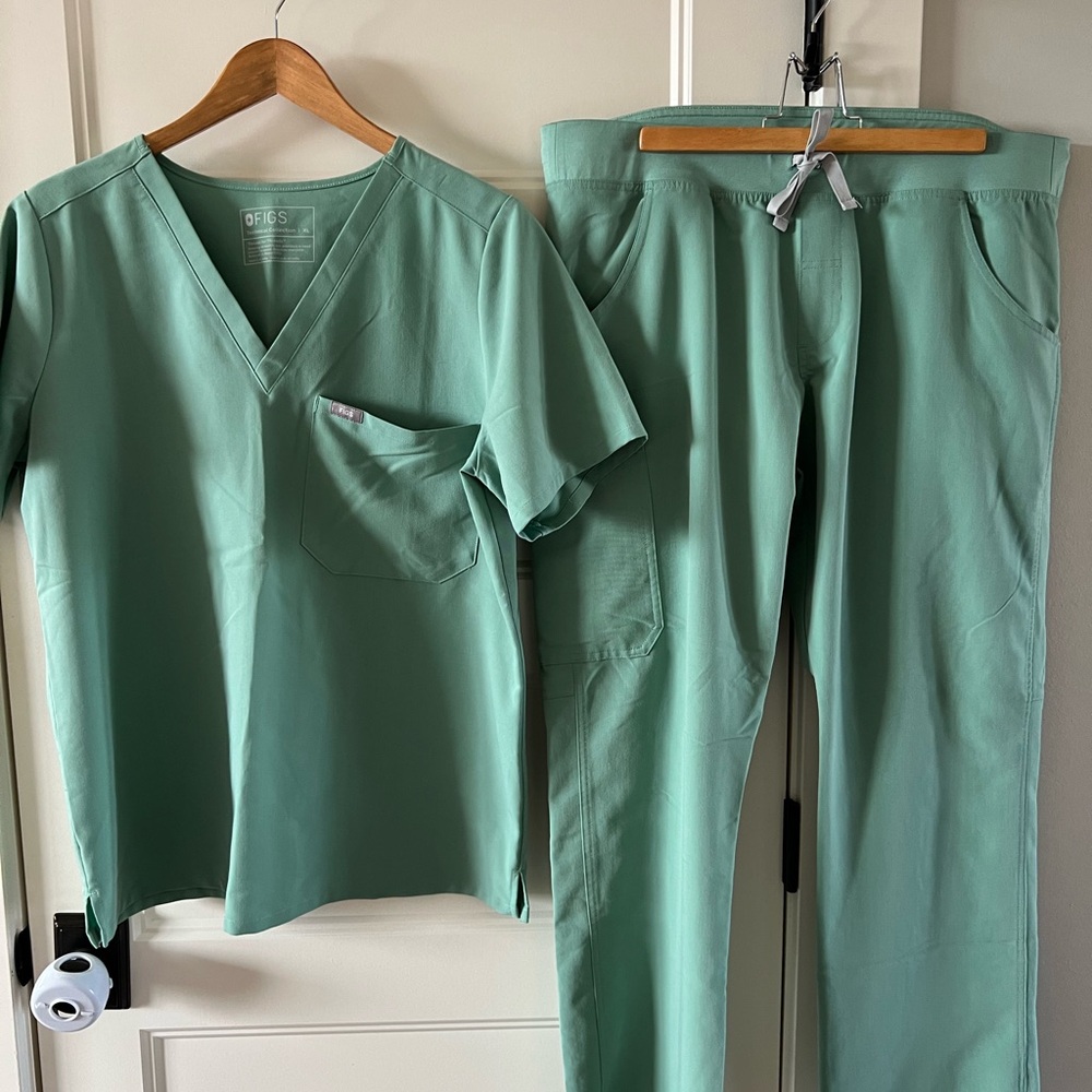 FIGS Jade Scrub Set